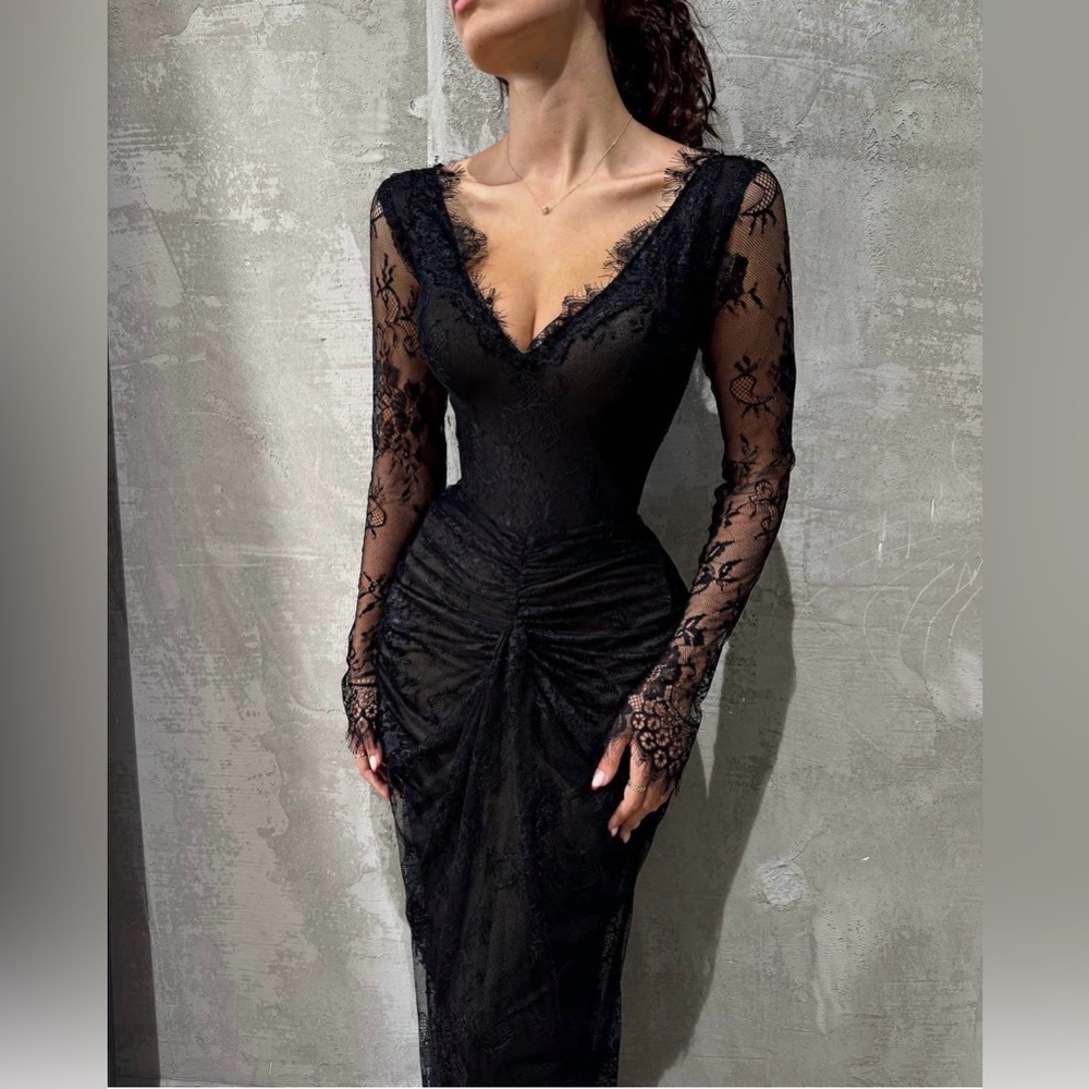 Elegant Black Lace Evening Dress
